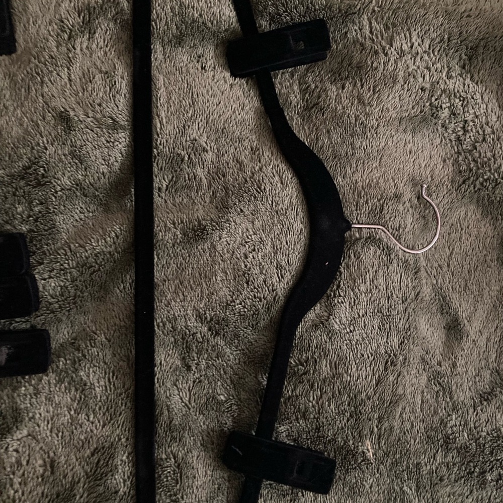 Black velvet hanger clips (56) - Picture 2 of 3